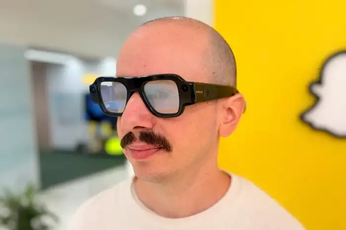 Snap’s AR Glasses Let You Take Snapchat Pics by Snapping Your Fingers